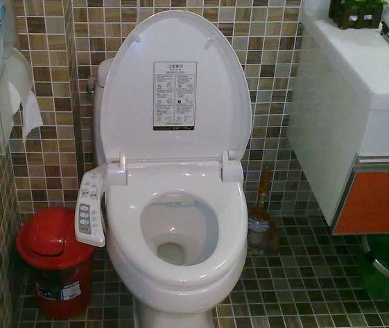 �RͰ�ײ�©ˮ��ô��